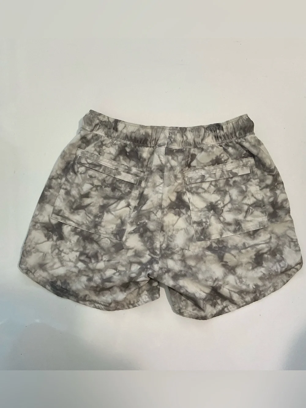 Athleta Girl Gray Tie-Dye All Play Shorts Size XL 14 NWOT